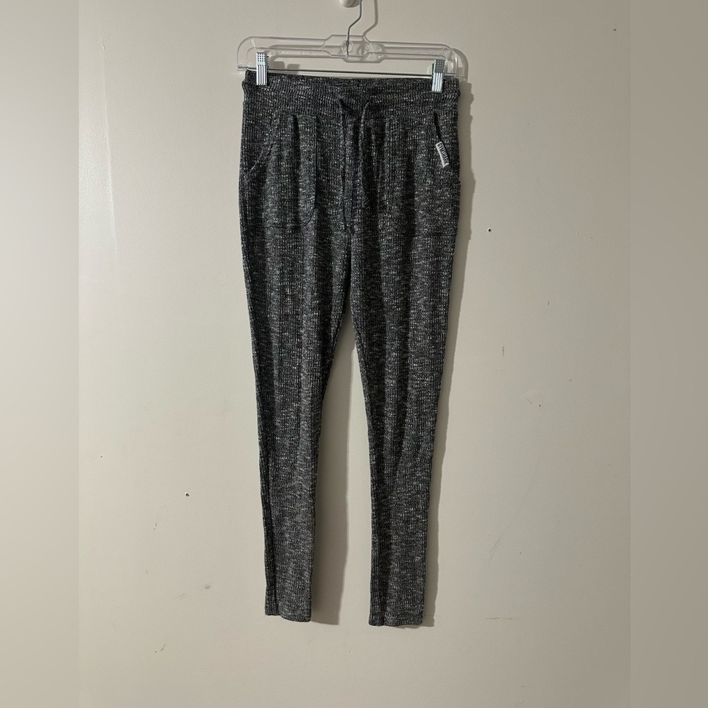 Gymshark || Women’s Gray Knit Jogger Pant Size M